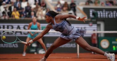Coco Gauff defeats top-ranked Aryna Sabalenka in 3 sets to win her first French Open title