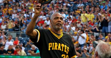 Dave Parker, hard-hitting outfielder nicknamed 'the Cobra,' dies at 74