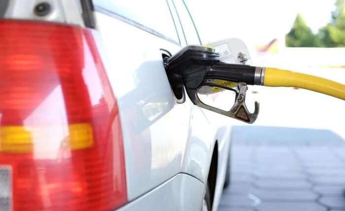 Florida gas prices expected to drop leading up to holiday weekend, survey says