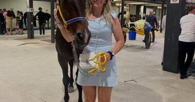 A New Zealand horse racing star has been hailed for an incredible feat of bravery