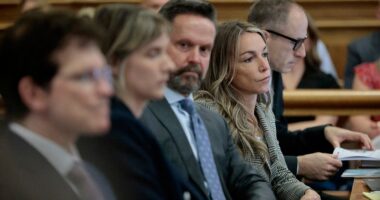 Lead detective’s text messages cast shadow over Karen Read murder trial