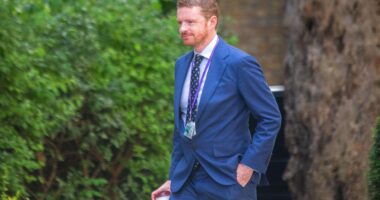 PM snubs call to axe powerful No10 chief Morgan McSweeney after welfare backlash