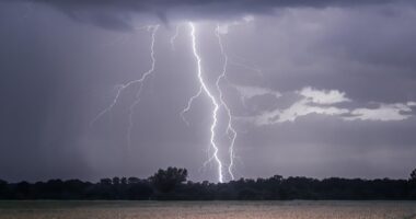 Severe thunderstorm warning still in place for several Northeast Ohio counties