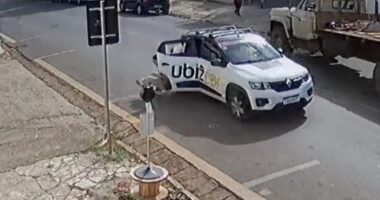 Shocking moment passenger hurls herself out of moving Uber to avoid paying £1.40 fare