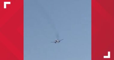 Smoke pours out of Charlotte-bound flight, lands shortly after takeoff