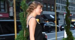 Taylor Swift fans fall for pregnancy rumors after singer steps out with 'baby bump'