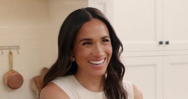 Tina Fey and Amy Poehler poke fun at Meghan Markle with barbed comment about her recipes