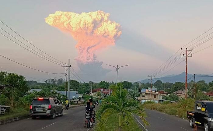 Volcanic eruption in Indonesia forces evacuations and flight cancelations