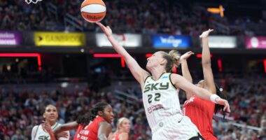 WNBA news: Chicago Sky host Indiana Fever for first-ever women's basketball game at United Center