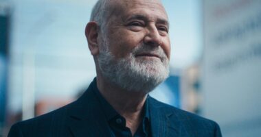 ‘The Bear’ Perfectly Cast Rob Reiner As Ebra’s Mentor Albert Schnur
